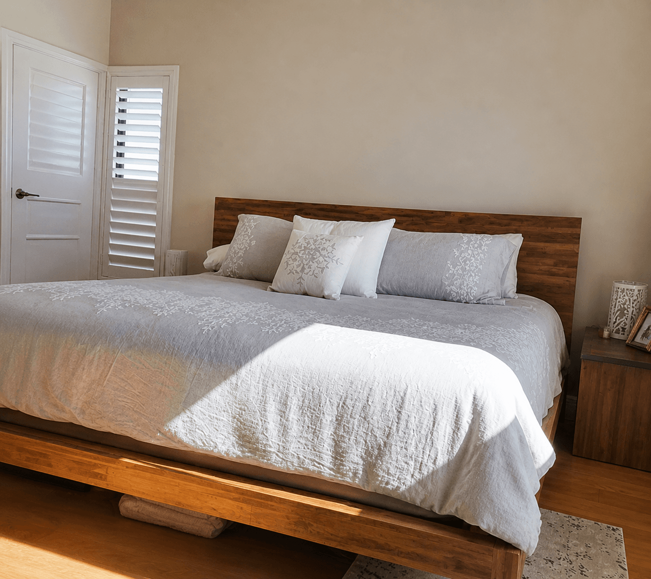 Warm Earth bedroom — after